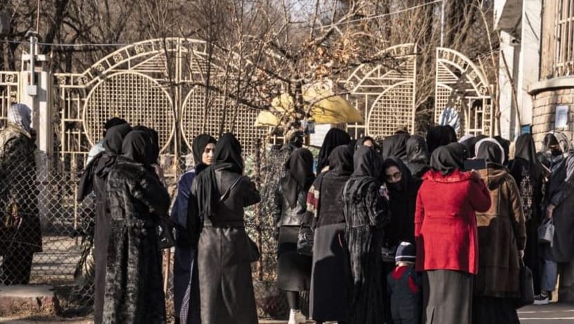 Rakyat Afghanistan guna media sosial untuk bantah larangan kaum wanita daripada hadiri universiti Rakyat Afghanistan guna media sosial untuk bantah larangan kaum wanita daripada hadiri universiti