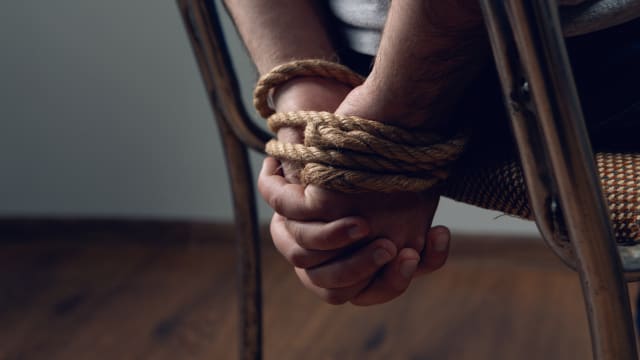 刚飞到马国就遇匪徒 中国男子与司机被绑架五天