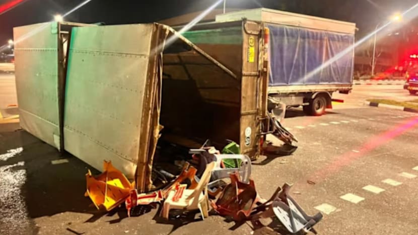 Pemandu lori diberkas langgar lampu merah, bertembung dengan lori lain, mencederakan 21 orang