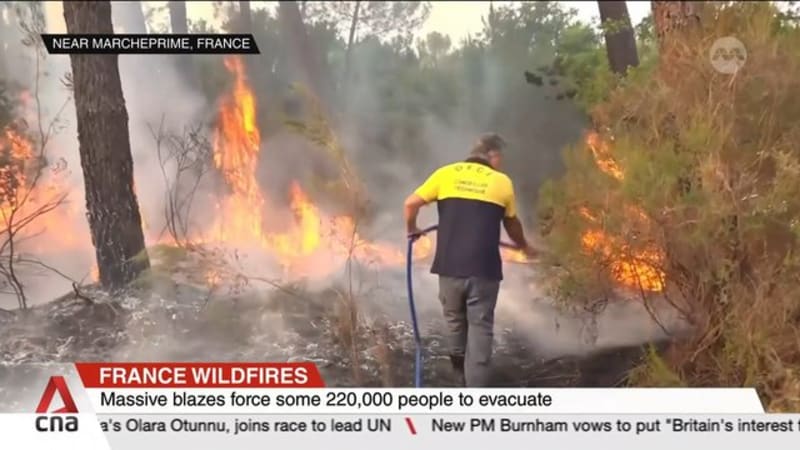 France wildfires: Massive blazes force more than 220,000 people to evacuate 