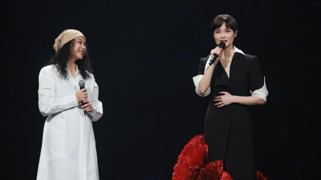 许美静惊喜现身李宇春演唱会　两人合唱感动歌迷