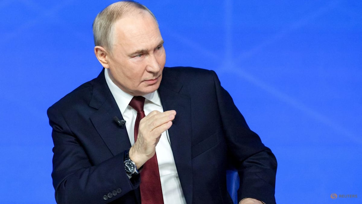 Putin offers no compromise on Ukraine, says EU 'robbery' failed