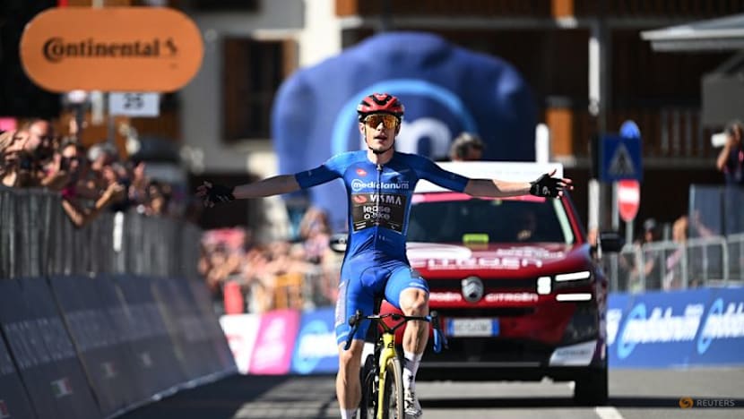 Vingegaard in the pink after climbing to third Giro stage win