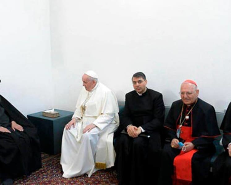 Pope, top Iraq Shiite deliver message of peaceful co-existence in historic meeting