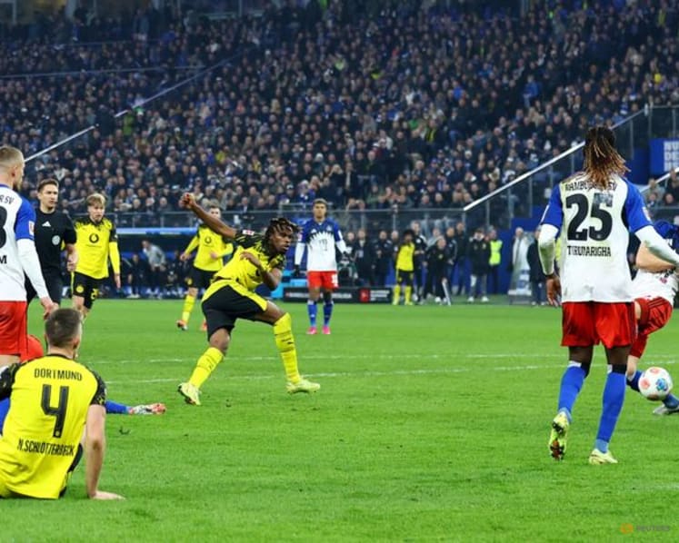 Dortmund concede late equaliser in 1-1 draw at Hamburg