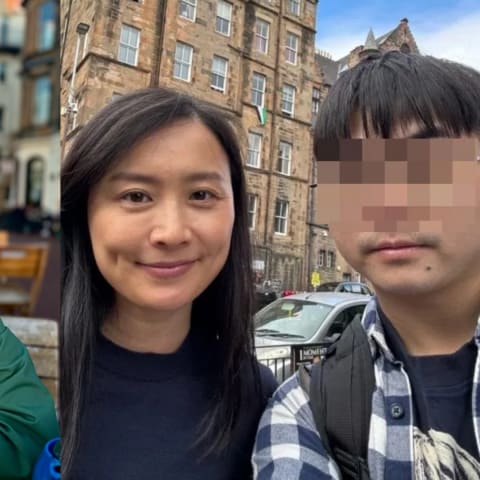 英国人气女星陈法拉惊艳素颜亮相！与粉丝亲密合影曝光