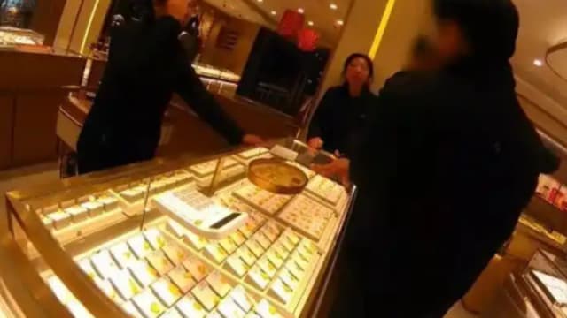 江苏老人豪购金条欲寄外地 员工报警帮他保住积蓄