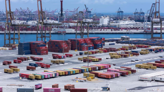 美国宣布对日韩等14国 征收25%到40%关税