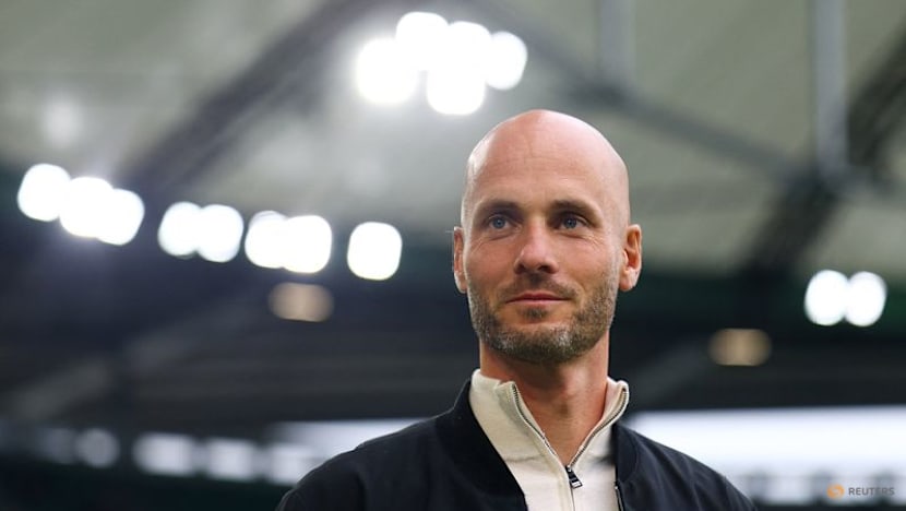 Wolfsburg sack coach Simonis after 10 league matches