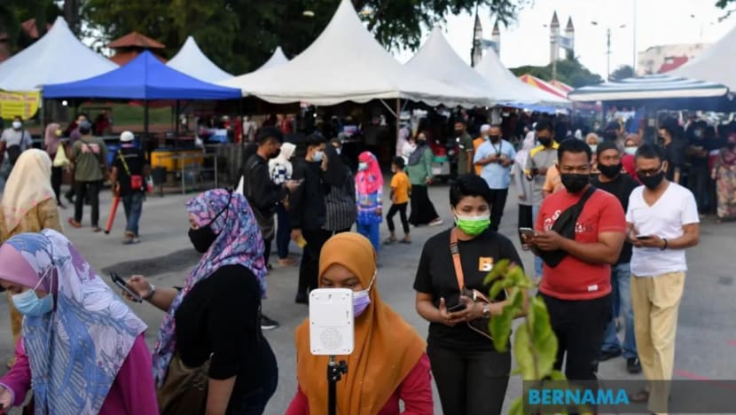 Amaran bazar Aidilfitri di Pahang akan ditutup 3 hari jika ada kes COVID-19 Amaran bazar Aidilfitri di Pahang akan ditutup 3 hari jika ada kes COVID-19