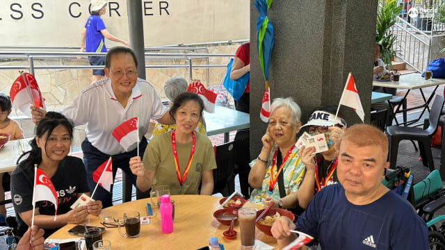 蔡厝港集选区议员将解决旧组屋电梯问题 推出计划改善居民生活 