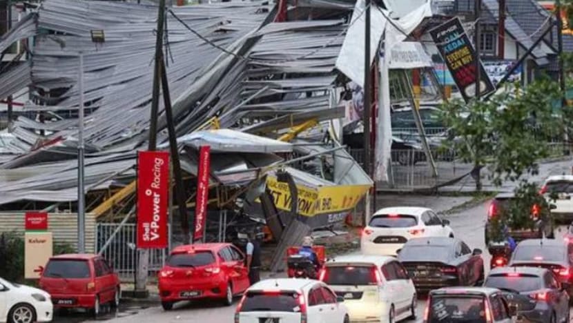 Harta benda rosak teruk susuli ribut, hujan lebat di Johor Bahru, Iskandar Puteri Harta benda rosak teruk susuli ribut, hujan lebat di Johor Bahru, Iskandar Puteri