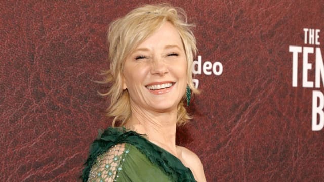 Anne Heche困车内被烧30分钟　昏迷6天未脱离危险期
