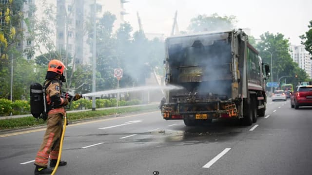 又有垃圾车起火 同家公司一周内三起事故
