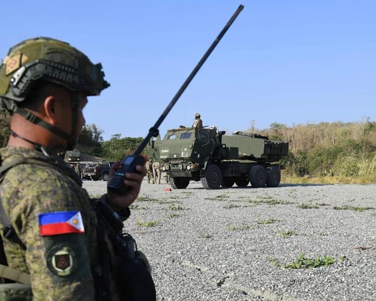 Philippines says two US citizens among 19 killed in raid