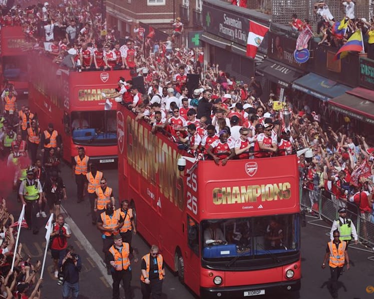 Arsenal paint London red with victory parade after Premier League title win