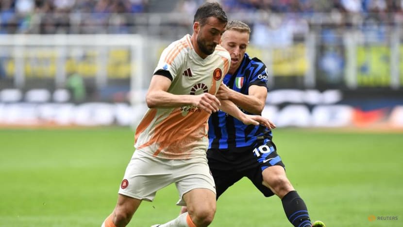 Roma deal hammer blow to Inter title hopes with 1-0 win at San Siro Roma deal hammer blow to Inter title hopes with 1-0 win at San Siro