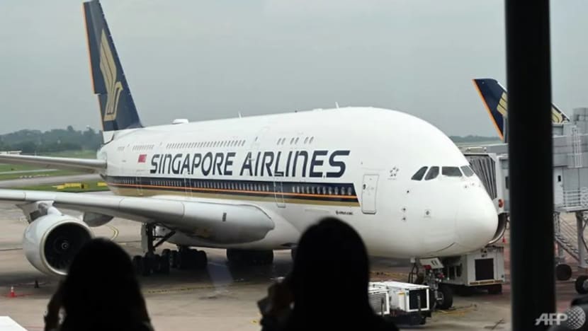 "விமானம் ஆட்டங்காணும்போது பதற்றத்துடன் செயல்பட்டால் உயிருக்கு ஆபத்து நேரிடலாம்" - விமானத்துறை நிபுணர்