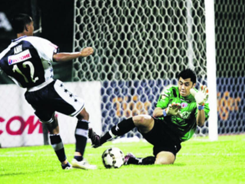 Lionel Lewis (right) will be joining Nanyang Polytechnic for his second career. TODAY FILE PHOTO