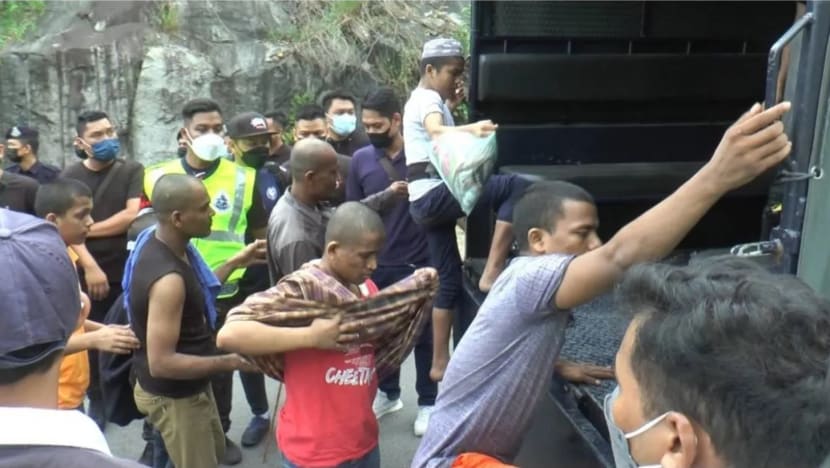 Lagi 205 pelarian Rohingya masih lolos; lebih 300 sudah diberkas semula polis M'sia