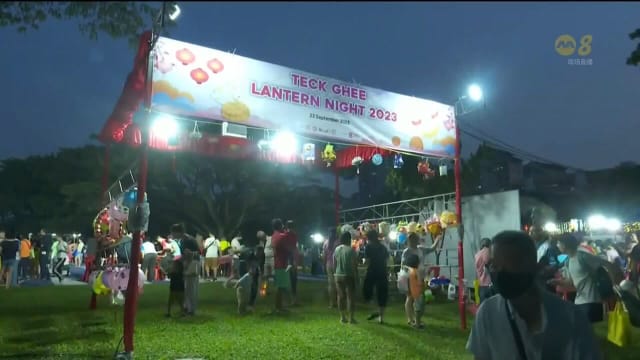 2000多名德义区居民参加中秋节庆祝活动