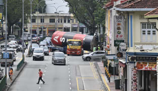 Trailer accident disrupts morning traffic along Balestier Road