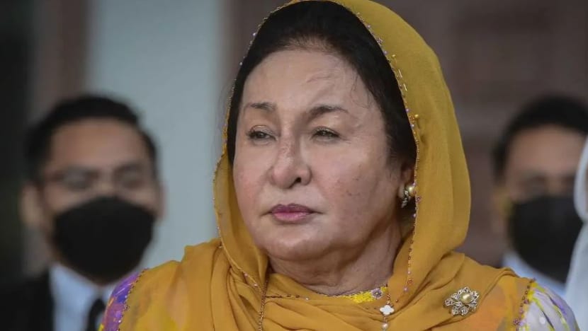 Rosmah dapat pasport ke SG; anak sulung dijangka bersalin hujung Ogos Rosmah dapat pasport ke SG; anak sulung dijangka bersalin hujung Ogos