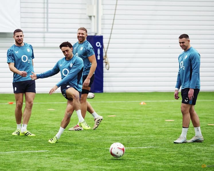 Raducanu helps England prepare for the All Blacks