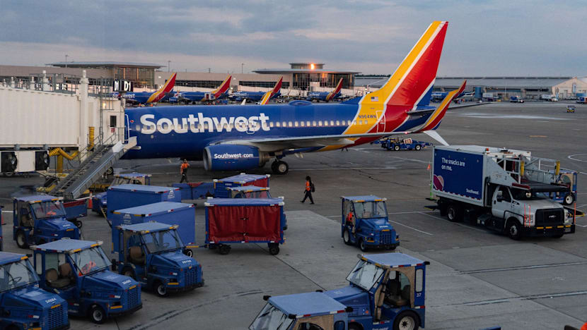 US air traffic control staffing hit for second day, delaying flights