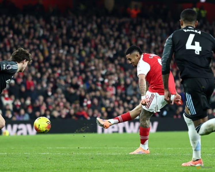 Arsenal thrash Villa 4-1 while Chelsea and Man Utd both held