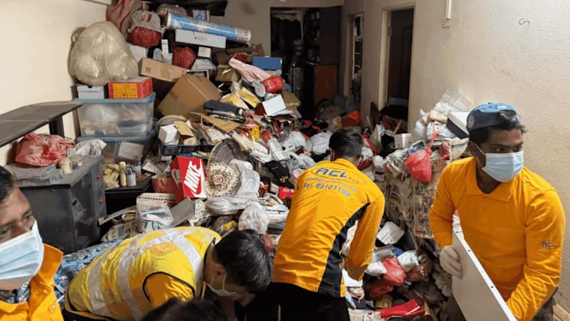 யீஷூனில் மூதாட்டியின் வீடு கரப்பானுக்கும் வீடாக மாறியது - வீட்டைச் சுத்தம் செய்ய ஒன்றுகூடிய சமூகம்