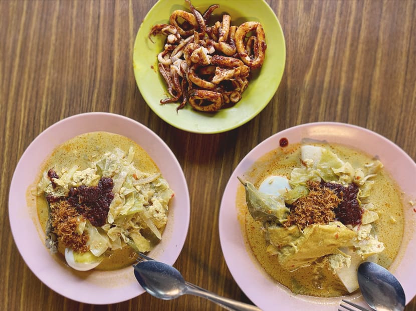 Perfect rainy day breakfast combo: Lontong and sotong from Java Corner in Stirling Road Perfect rainy day breakfast combo: Lontong and sotong from Java Corner in Stirling Road