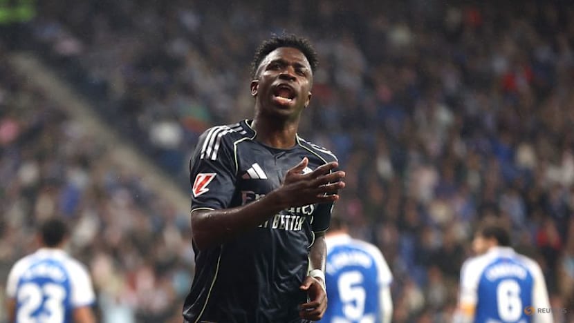 Vinicius Jr. double keeps Real Madrid's title hopes alive with 2-0 win at Espanyol — image 3