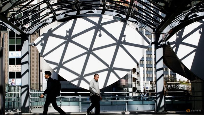 Japan inflation-adjusted wages rise in December on jump in bonuses