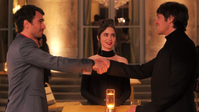 “Emily in Paris”角色桃花不断　Lily Collins认为角色的真爱是……