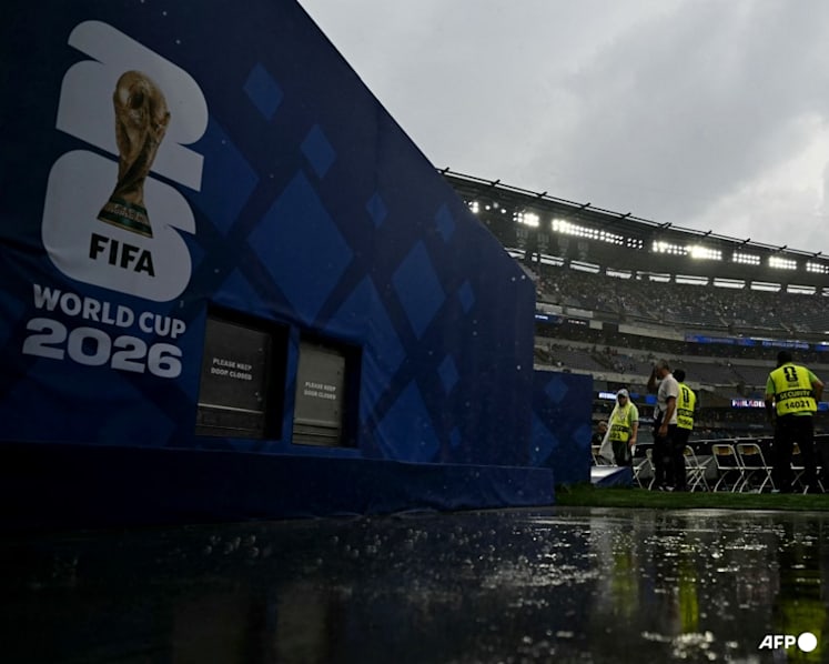 Lightning, downpour, a two-hour delay: Bad weather hits the World Cup