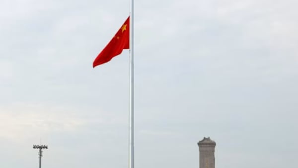 China kibar bendera separuh tiang, perketat kawalan keselamatan bagi persemadian Zhu Rongji