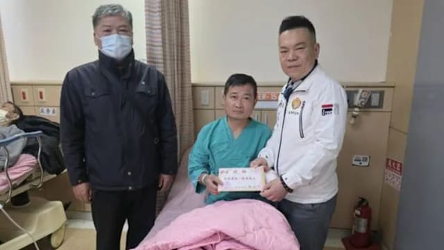 公众对抗持刀凶徒时被误伤 苗栗市长慰问时认出是战友