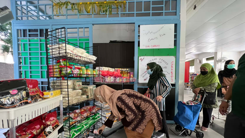 Inisiatif muhibah sediakan barangan dapur percuma; bantu penduduk susah di Jurong West
