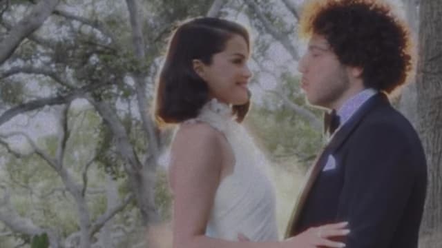 Selena Gomez和Benny Blanco结婚了！加州浪漫婚礼美照曝光
