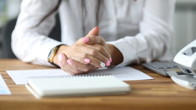 面试时被要求入职前整容 女子倒欠公司4600元惊觉受骗