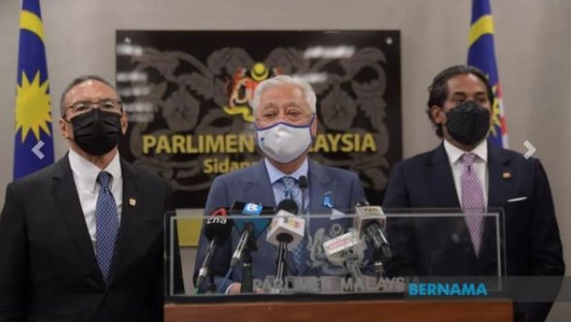 Jemaah boleh kembali rapatkan saf solat berjemaah di masjid, kata Ismail Sabri Jemaah boleh kembali rapatkan saf solat berjemaah di masjid, kata Ismail Sabri