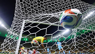Munoz strike sends Colombia into World Cup Round of 32