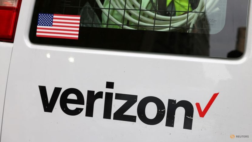 Verizon's 'unusual' quarter warning rattles US telecom shares
