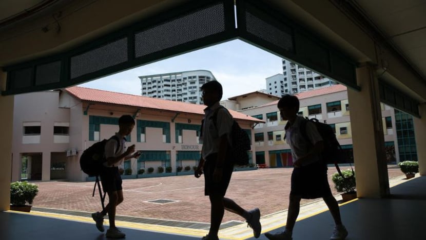 Reaksi bercampur-campur rumah terbuka sekolah menengah di ruang siber