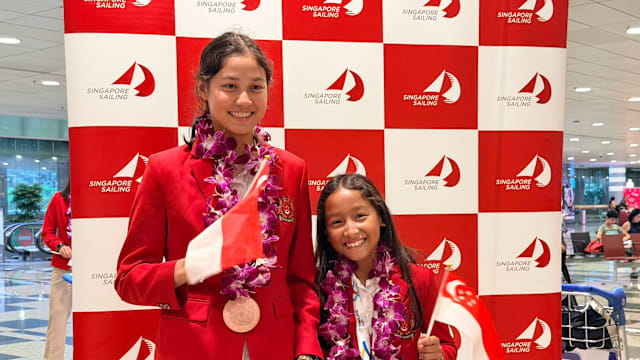 12岁和16岁帆船队姐妹花 东运首秀斩获一银一铜