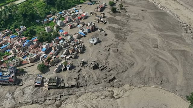 尼泊尔泥石流至少19死 逾300人失联