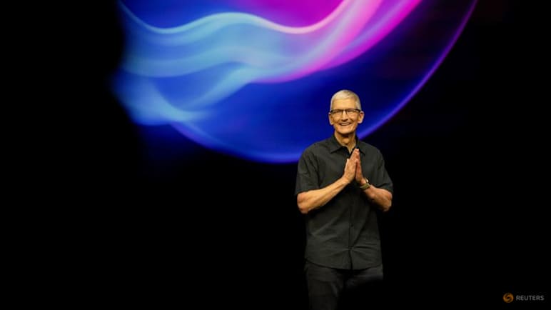 Commentary: Apple CEO Tim Cook resigns after 15 years. What’s next for the tech giant?
