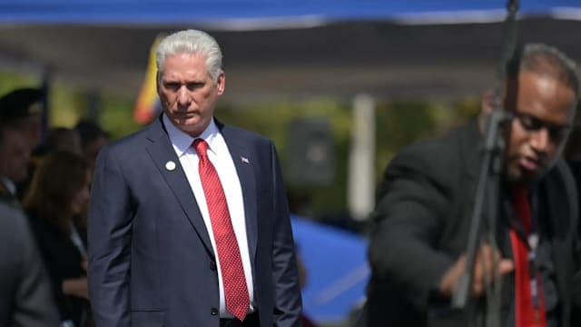 古巴领导人警告美国 勿入侵古巴或企图推翻政权