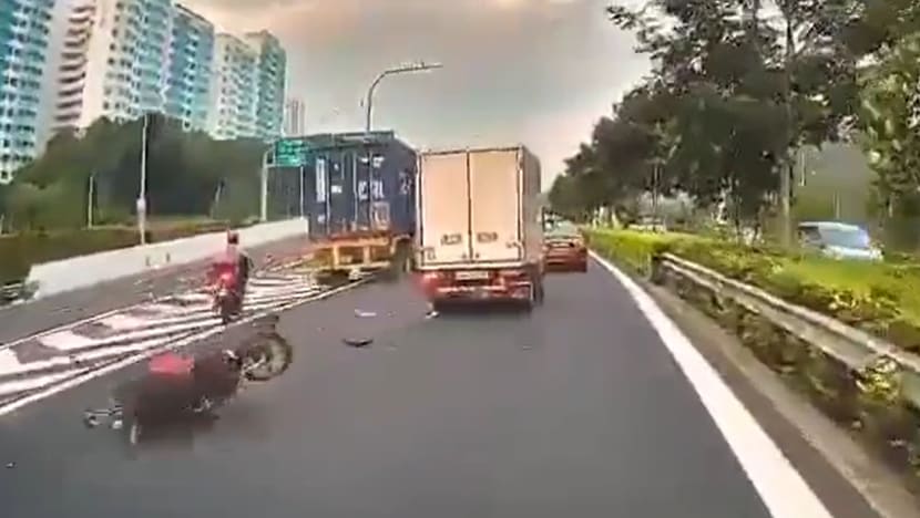 Motorcyclist killed in accident along KJE; lorry driver arrested for careless driving Motorcyclist killed in accident along KJE; lorry driver arrested for careless driving